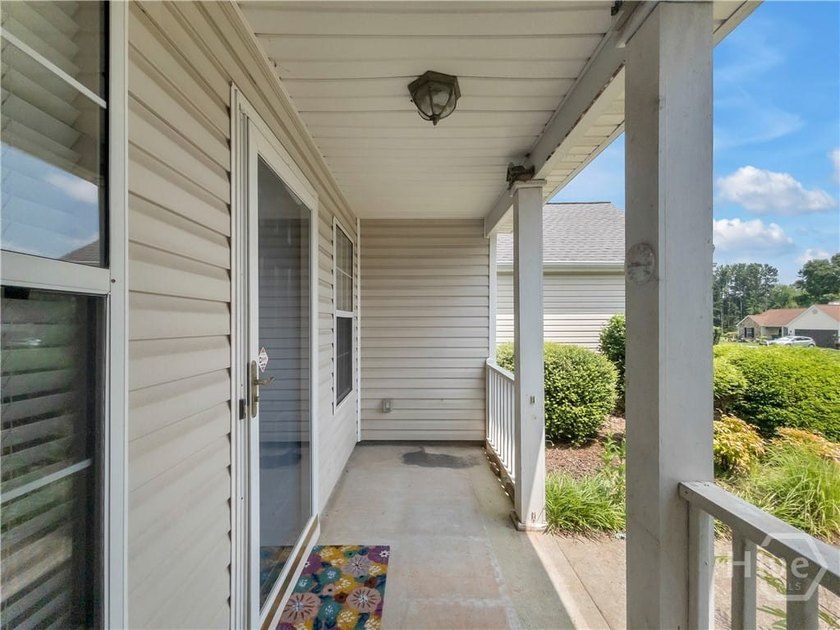 Offering the comfort of easy one-level living, this inviting - photo 4