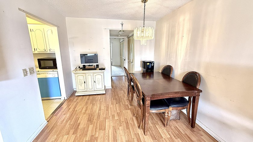 2nd Floor partially furnished 1 BR &amp; 1.5 Bath in Garden Style - photo 5