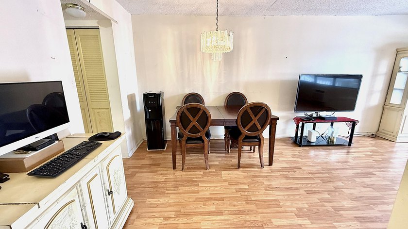 2nd Floor partially furnished 1 BR &amp; 1.5 Bath in Garden Style - photo 6