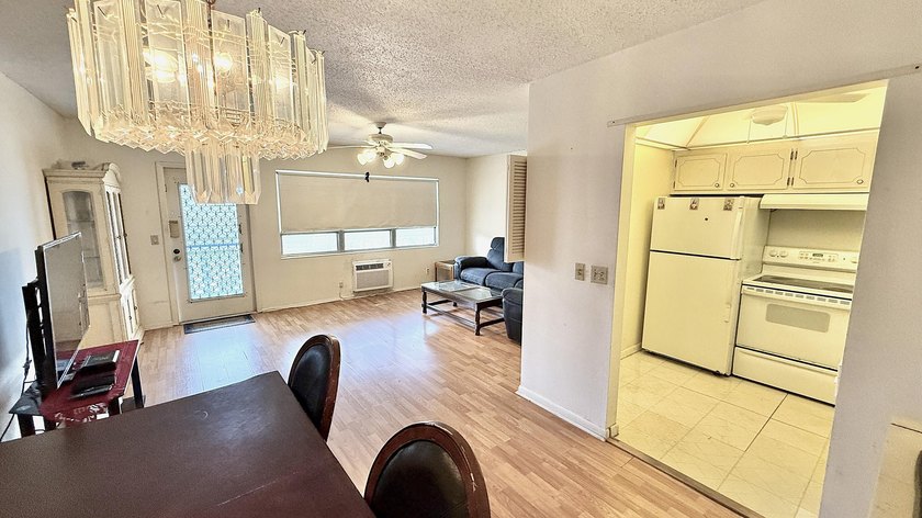 2nd Floor partially furnished 1 BR &amp; 1.5 Bath in Garden Style - photo 7