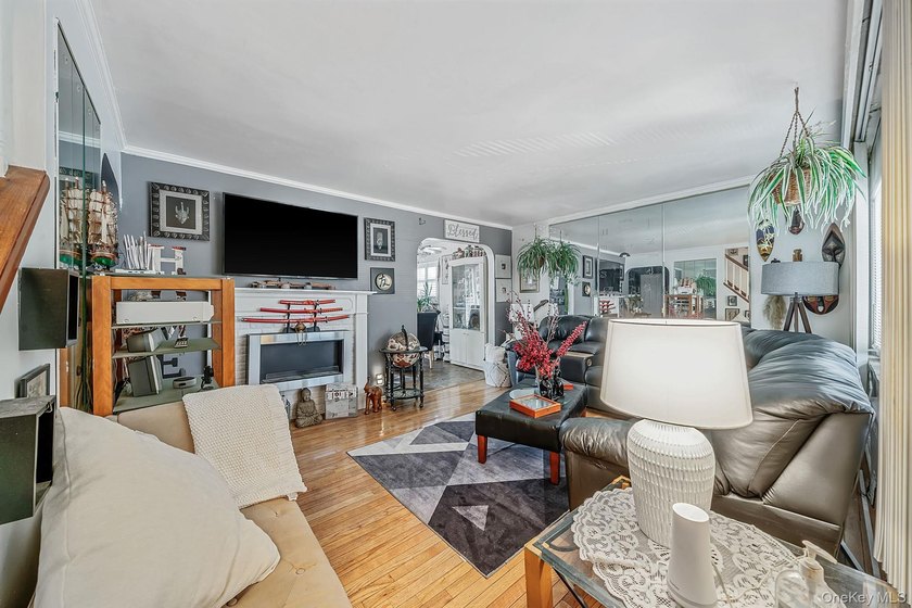 Welcome to this spacious and well-maintained home in the - photo 11
