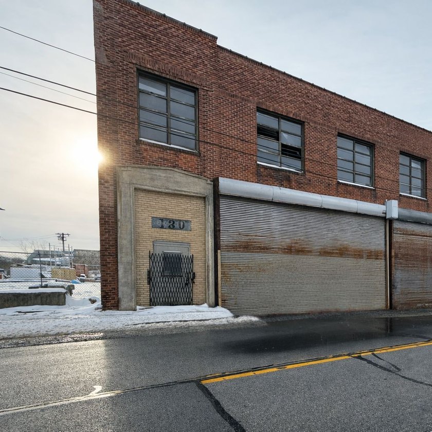 Versatile commercial/storage property offering approx. 16,816 SF - photo 2