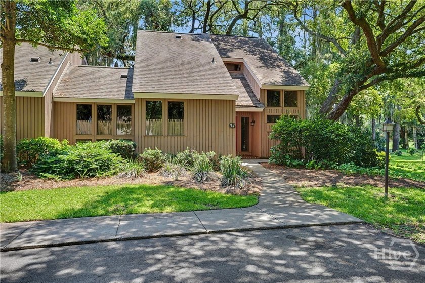 Lovely 3-bedroom, 3 bath, 1840 square feet condo/townhouse in - photo 2