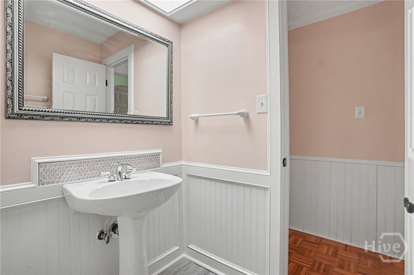 Lovely 3-bedroom, 3 bath, 1840 square feet condo/townhouse in - photo 4