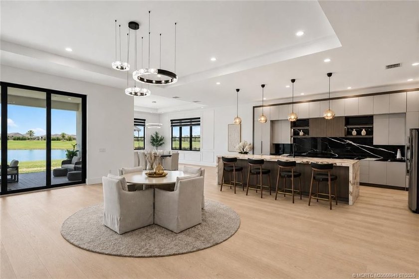 2025 built &amp; elevated in every detail, this Zara model at Astor - photo 12