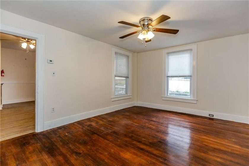 Opportunity knocks with this 2 bed *side by each* townhouse - photo 14