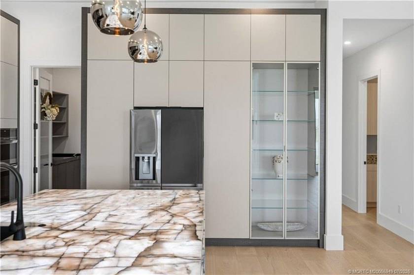 2025 built &amp; elevated in every detail, this Zara model at Astor - photo 17