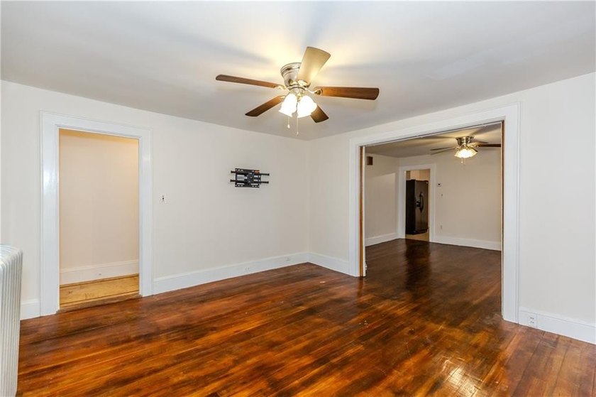Opportunity knocks with this 2 bed *side by each* townhouse - photo 18