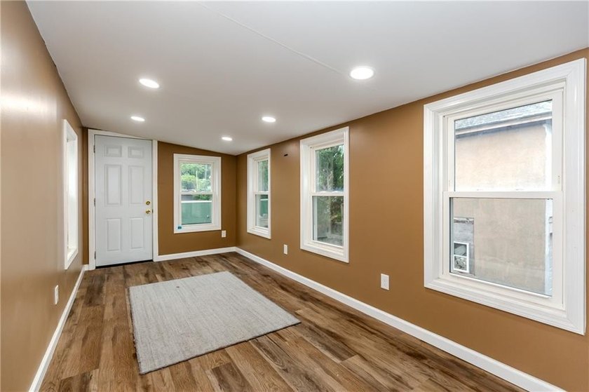 Opportunity knocks with this 2 bed *side by each* townhouse - photo 20