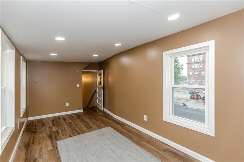 Opportunity knocks with this 2 bed *side by each* townhouse - photo 21