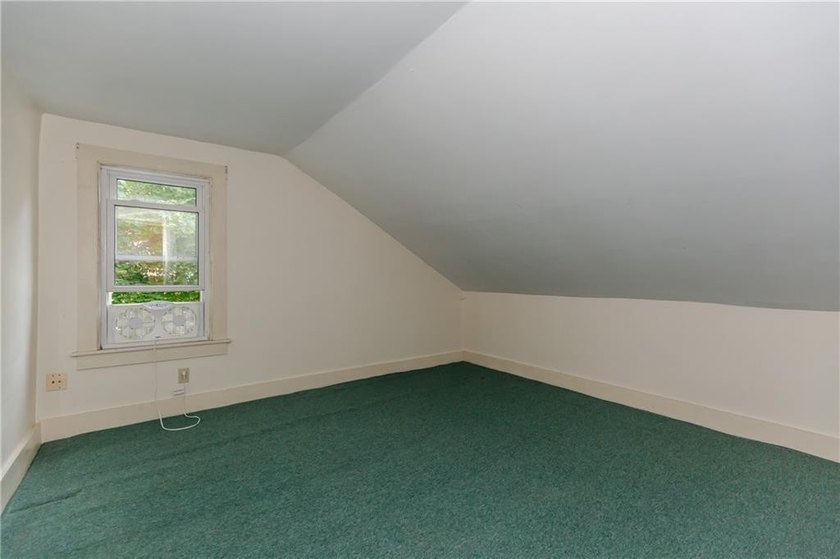 Opportunity knocks with this 2 bed *side by each* townhouse - photo 29