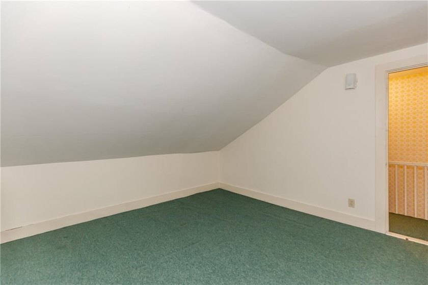 Opportunity knocks with this 2 bed *side by each* townhouse - photo 30