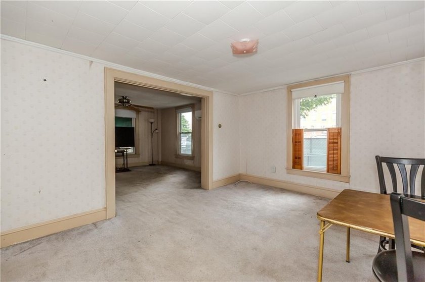 Opportunity knocks with this 2 bed *side by each* townhouse - photo 33