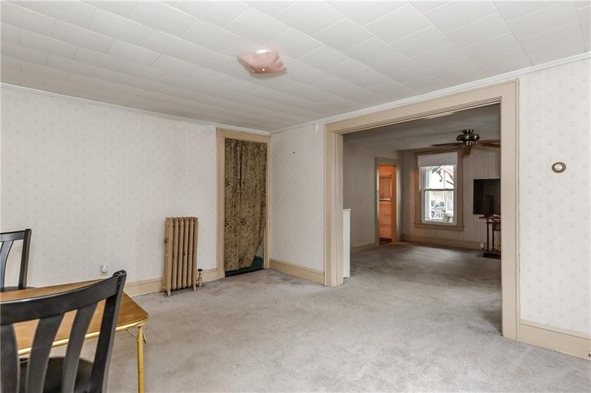 Opportunity knocks with this 2 bed *side by each* townhouse - photo 34
