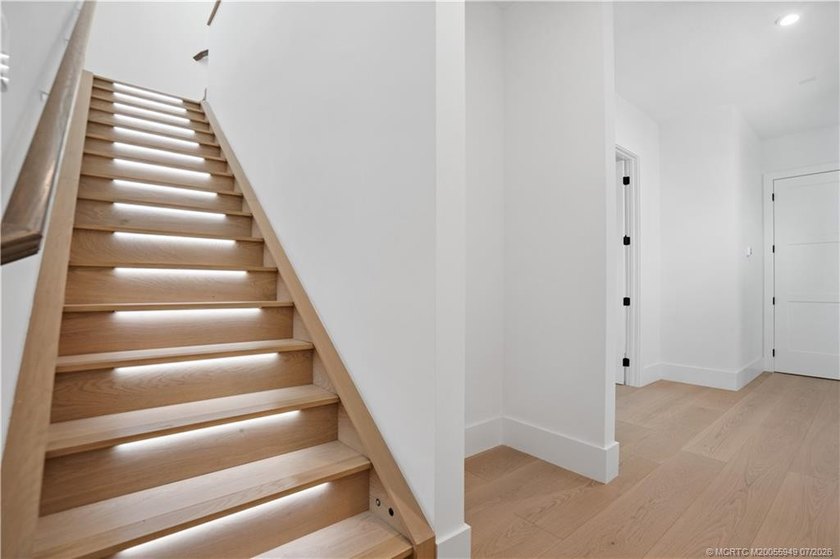 2025 built &amp; elevated in every detail, this Zara model at Astor - photo 35