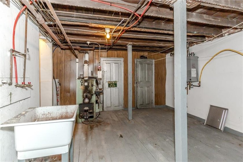 Opportunity knocks with this 2 bed *side by each* townhouse - photo 38