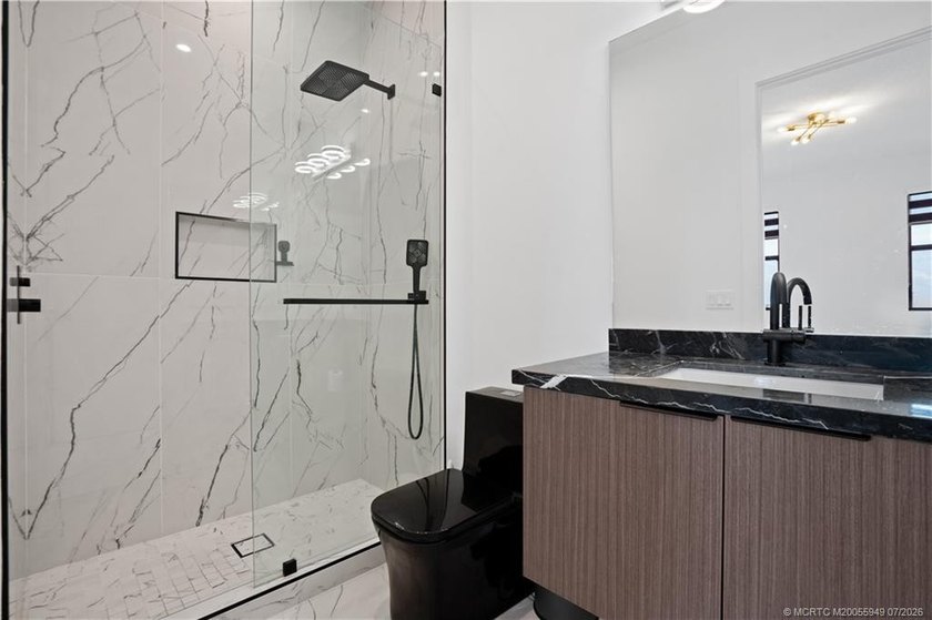 2025 built &amp; elevated in every detail, this Zara model at Astor - photo 40
