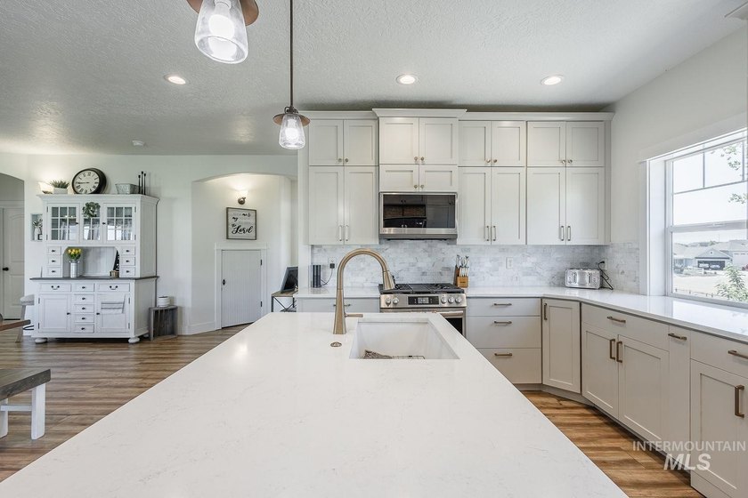 Spacious country living with room to grow. On shared well and - photo 14