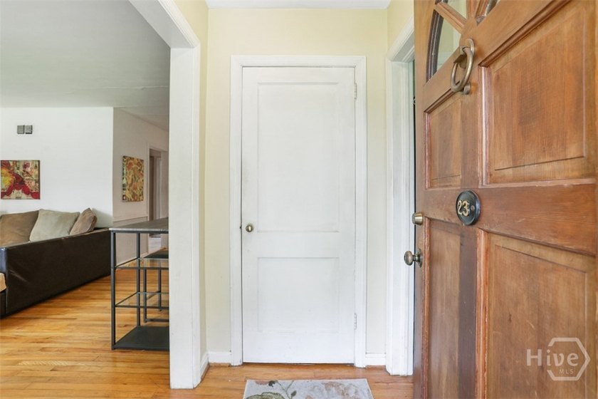 Charming 3-bedroom, 2-bath bungalow in a highly desirable - photo 5