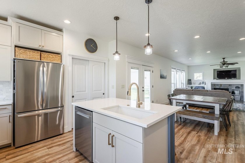 Spacious country living with room to grow. On shared well and - photo 15