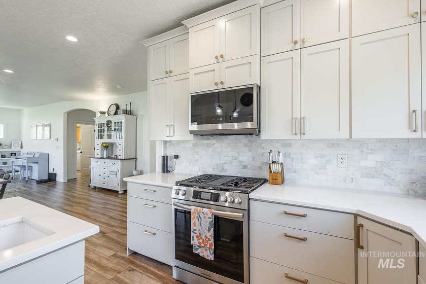 Spacious country living with room to grow. On shared well and - photo 16