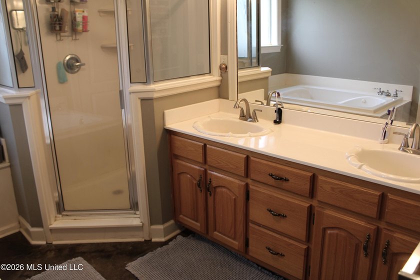 Located in South DeSoto Estates on 1.52 acres in the - photo 19