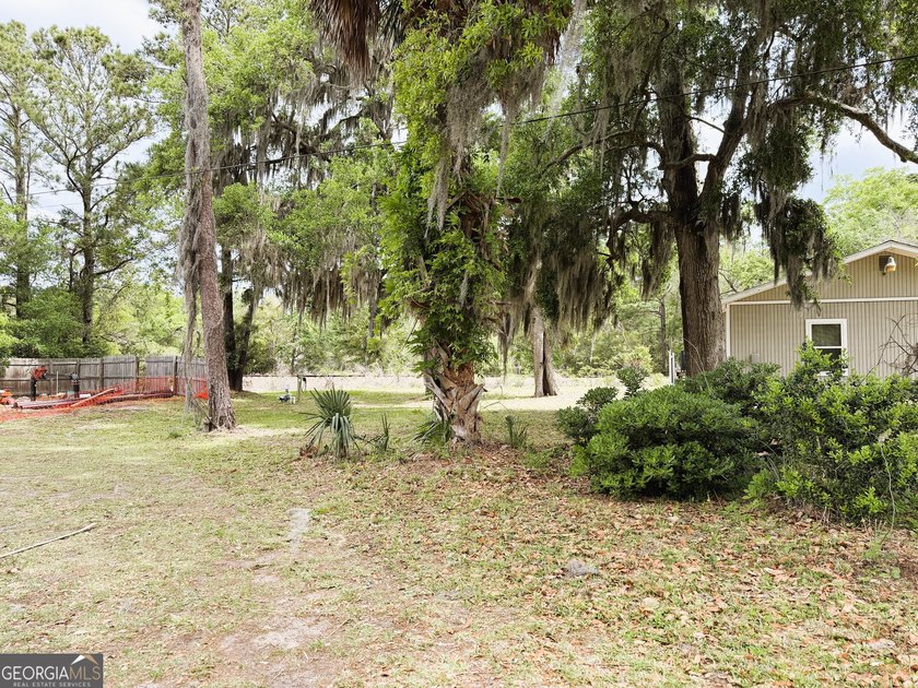CHARMING TWO-BEDROOM EFFICIENCY COTTAGE TUCKED AWAY ON OVER A - photo 3