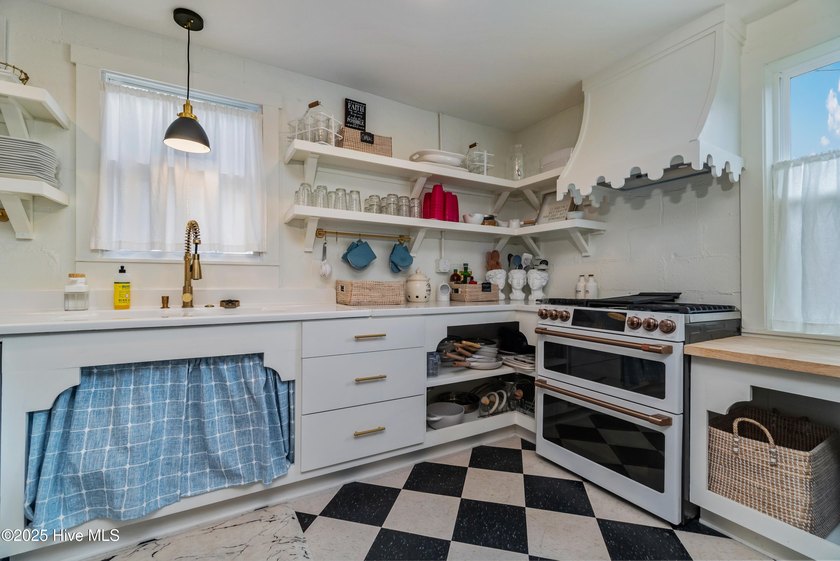 Wonderful Location and Wonderful Cottage! This beautifully - photo 24
