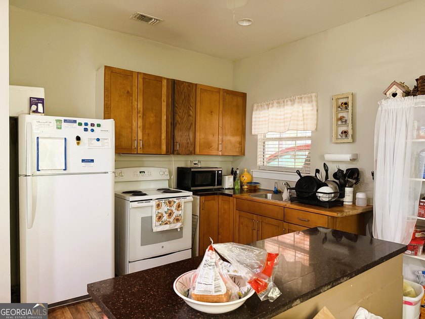 CHARMING TWO-BEDROOM EFFICIENCY COTTAGE TUCKED AWAY ON OVER A - photo 6