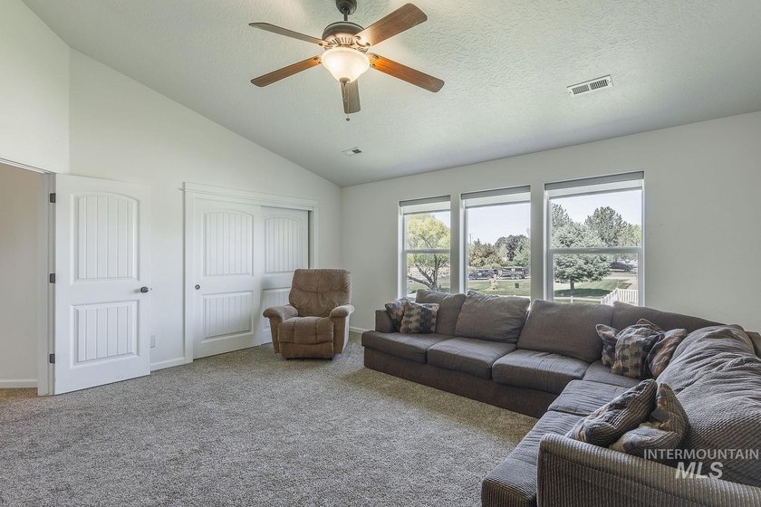 Spacious country living with room to grow. On shared well and - photo 28