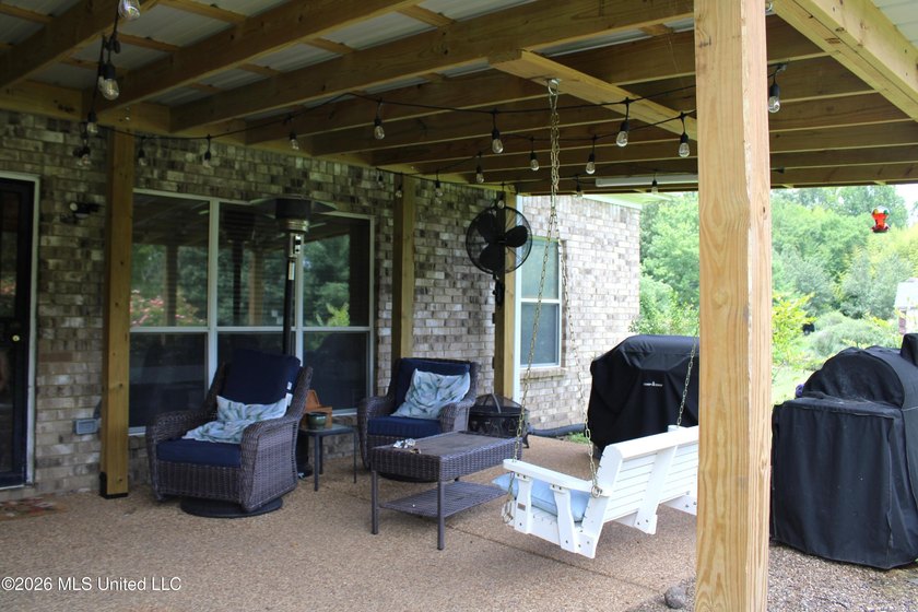 Located in South DeSoto Estates on 1.52 acres in the - photo 30