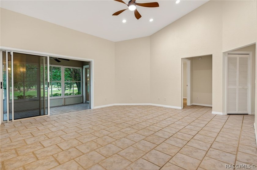 One or more photo(s) has been virtually staged. Welcome home to - photo 15