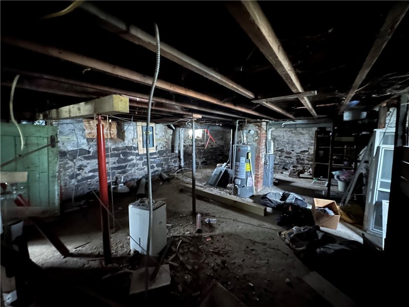 Some properties ask you to imagine the potential. This one hands - photo 19
