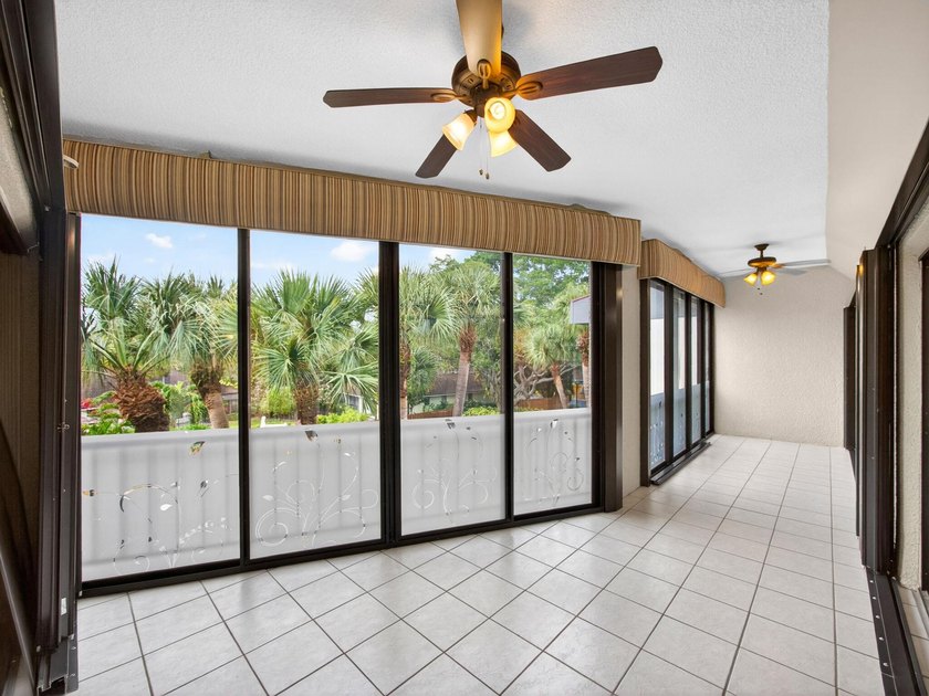Rarely available and highly coveted, this top floor, 3rd floor - photo 8