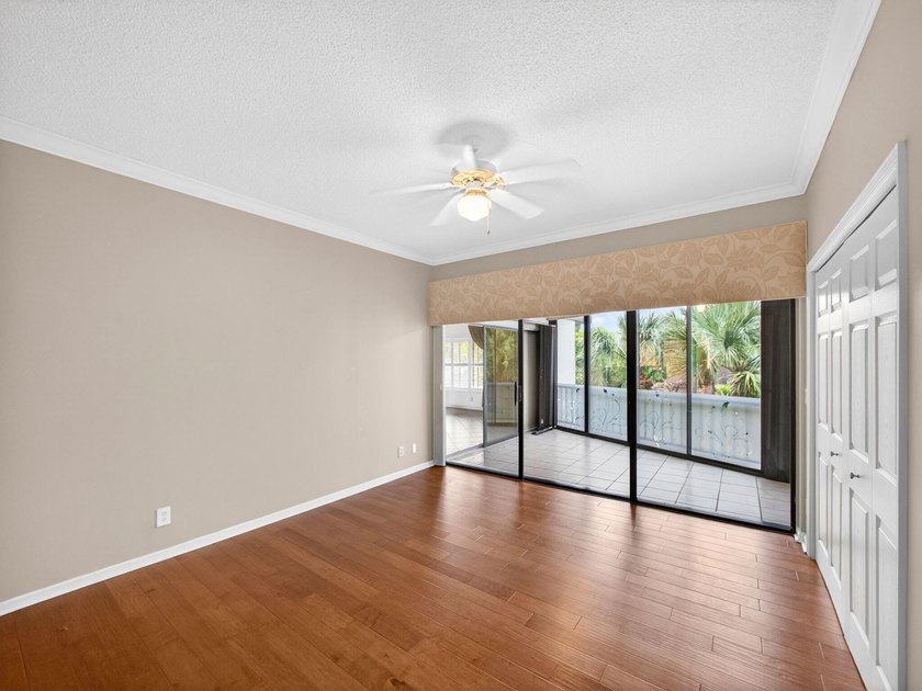 Rarely available and highly coveted, this top floor, 3rd floor - photo 10