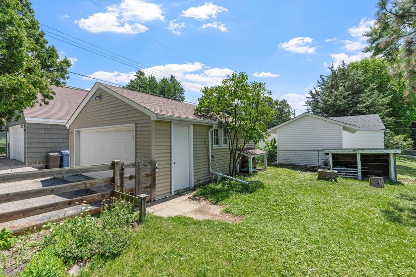 Charming Southwest full-dormer bungalow in the heart of - photo 36