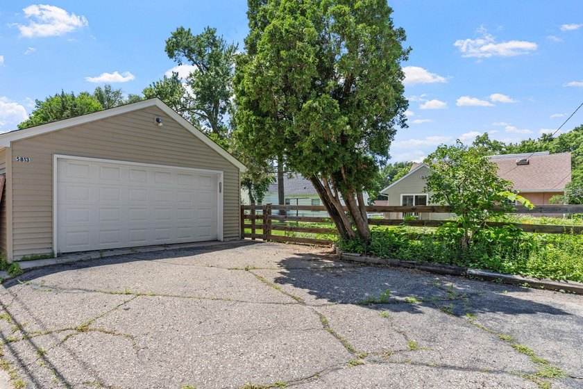 Charming Southwest full-dormer bungalow in the heart of - photo 37