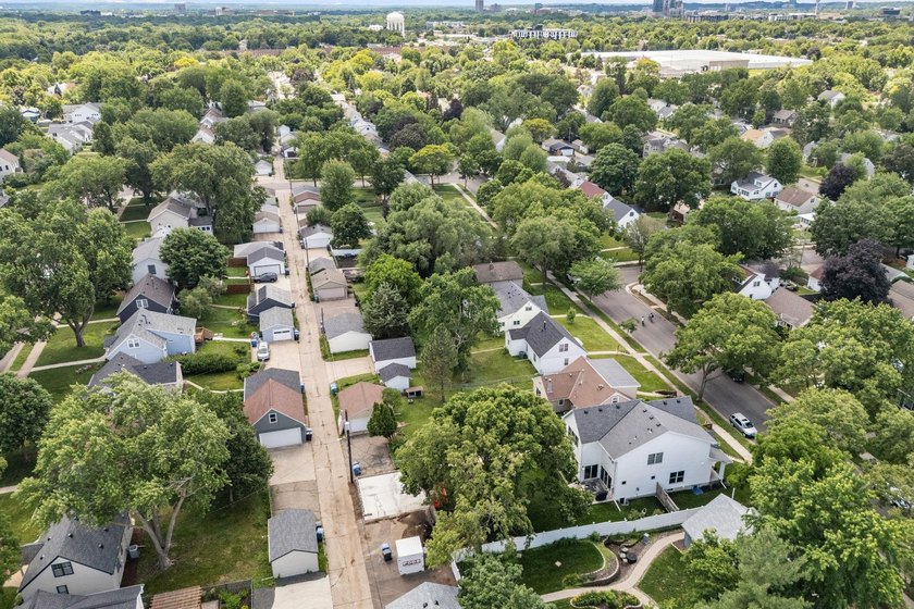 Charming Southwest full-dormer bungalow in the heart of - photo 43