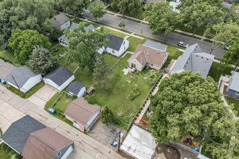 Charming Southwest full-dormer bungalow in the heart of - photo 44