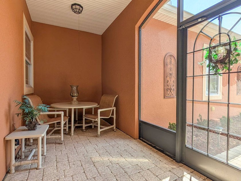 This beautiful Oakwood Resort Home comes partially furnished. It - photo 11
