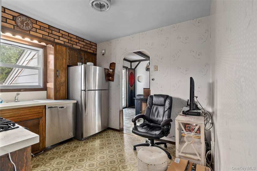 Solid Sprawling 3 Bedroom, Brick Ranch with full basement - photo 13