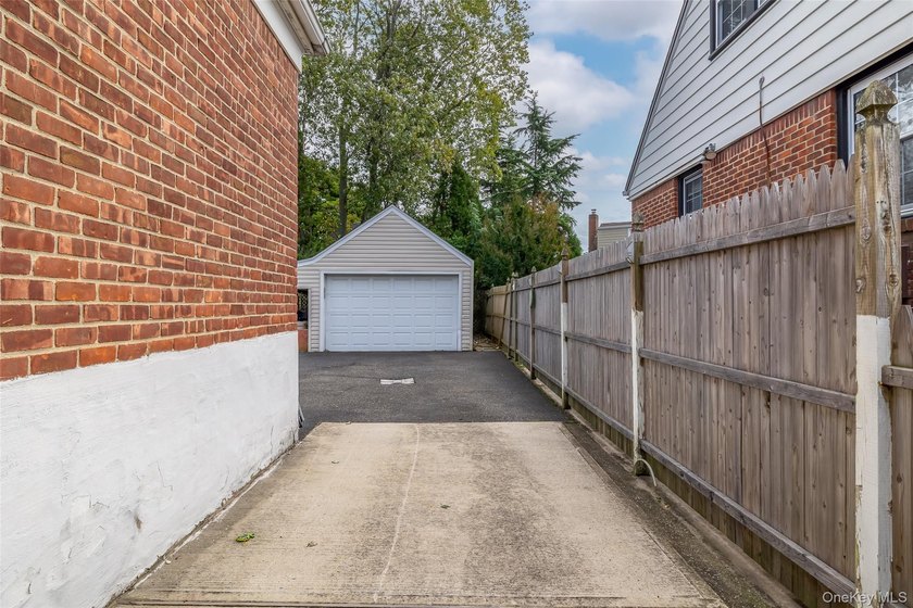 Solid Sprawling 3 Bedroom, Brick Ranch with full basement - photo 20
