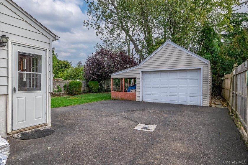 Solid Sprawling 3 Bedroom, Brick Ranch with full basement - photo 22