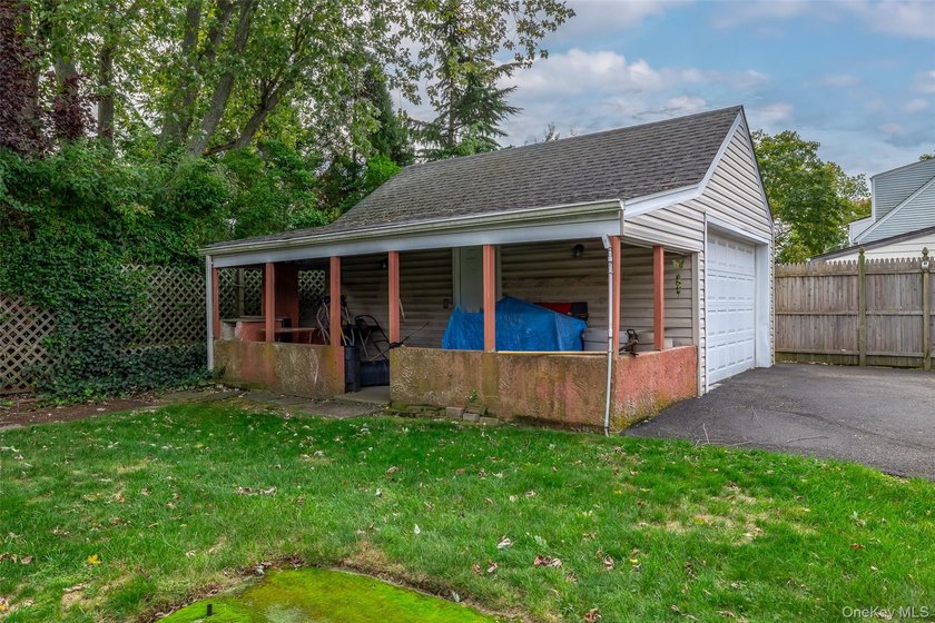 Solid Sprawling 3 Bedroom, Brick Ranch with full basement - photo 26
