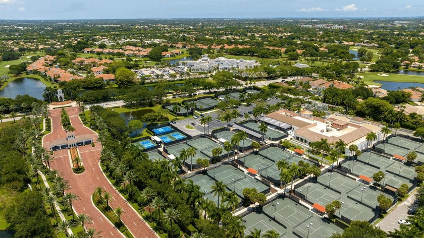 Updated 3-bedroom, 2.5-bath Cedar Cay residence on a premier - photo 32