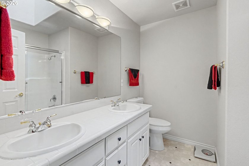 Welcome to this spacious and inviting 4 bed/ 2.5 bath home - photo 37