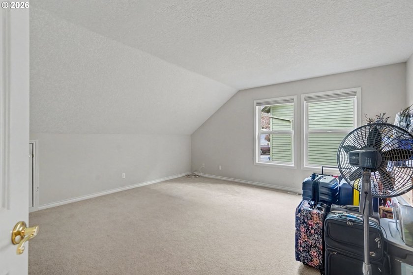 Welcome to this spacious and inviting 4 bed/ 2.5 bath home - photo 40