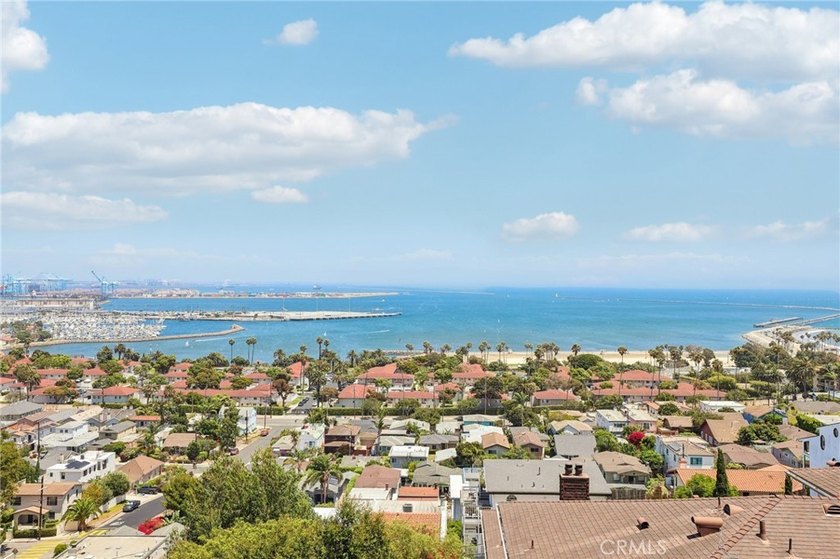 Wake up to sweeping ocean views and end your evenings with - photo 2