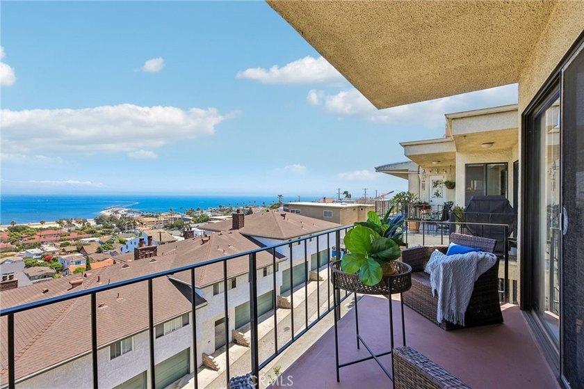 Wake up to sweeping ocean views and end your evenings with - photo 6