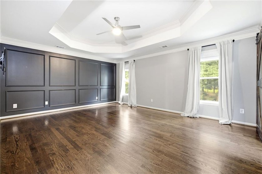 Welcome home to this beautifully updated Craftsman-style - photo 22